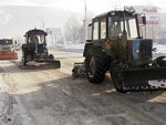 Примерно 100 единиц специальной техники каждый день очищает дороги во Владивостоке специальным шампунем
